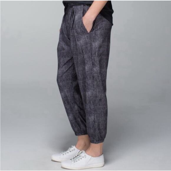 LULULEMON Pants Size 2 Rollin' With My Omies Jogger Black/Gray Swift Ultra Light - Picture 3 of 15